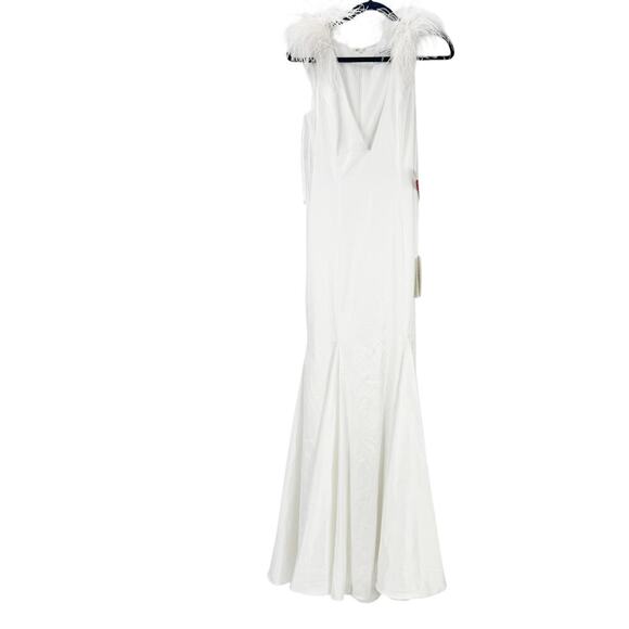 Mac Duggal Exquisite Feather Shoulder V-Neck Column Gown White Size 6 NWT - Picture 4 of 13